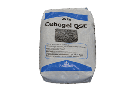 A 25 kg white and blue bag labelled CEBOGEL QSE Plus bentonite contains granular material described for industrial or water treatment use.